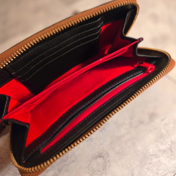 Dooney & Bourke 1975 Vintage Wallet - Picture 5 of 11